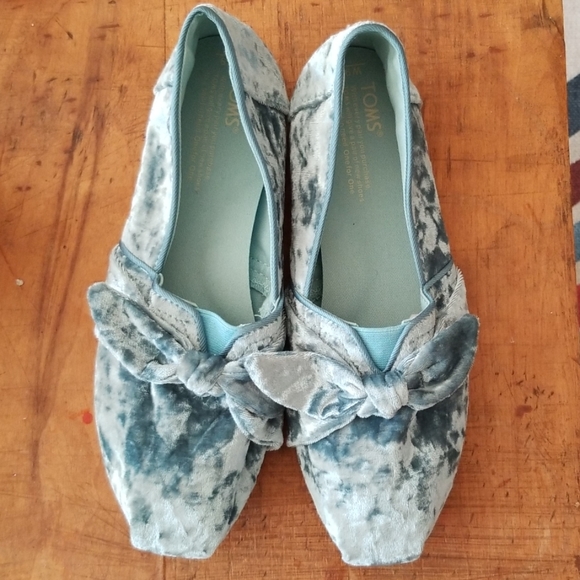 Toms Shoes - Toms Light Blue Velvet Bow Flats Size 9